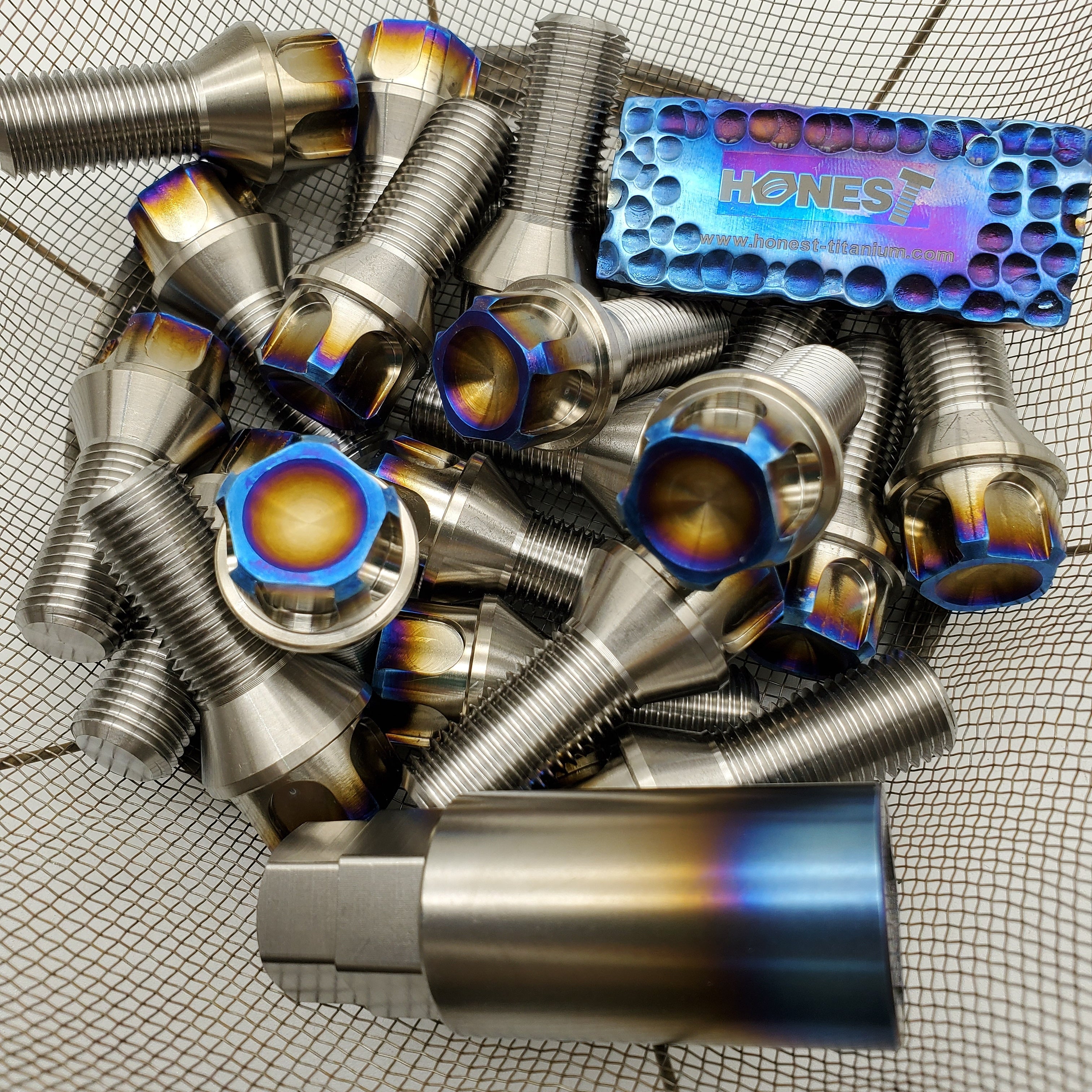 Grade 5 Titanium Locking Wheel Lug Bolts, M14 x 1.5 x 28mm, Cone seat